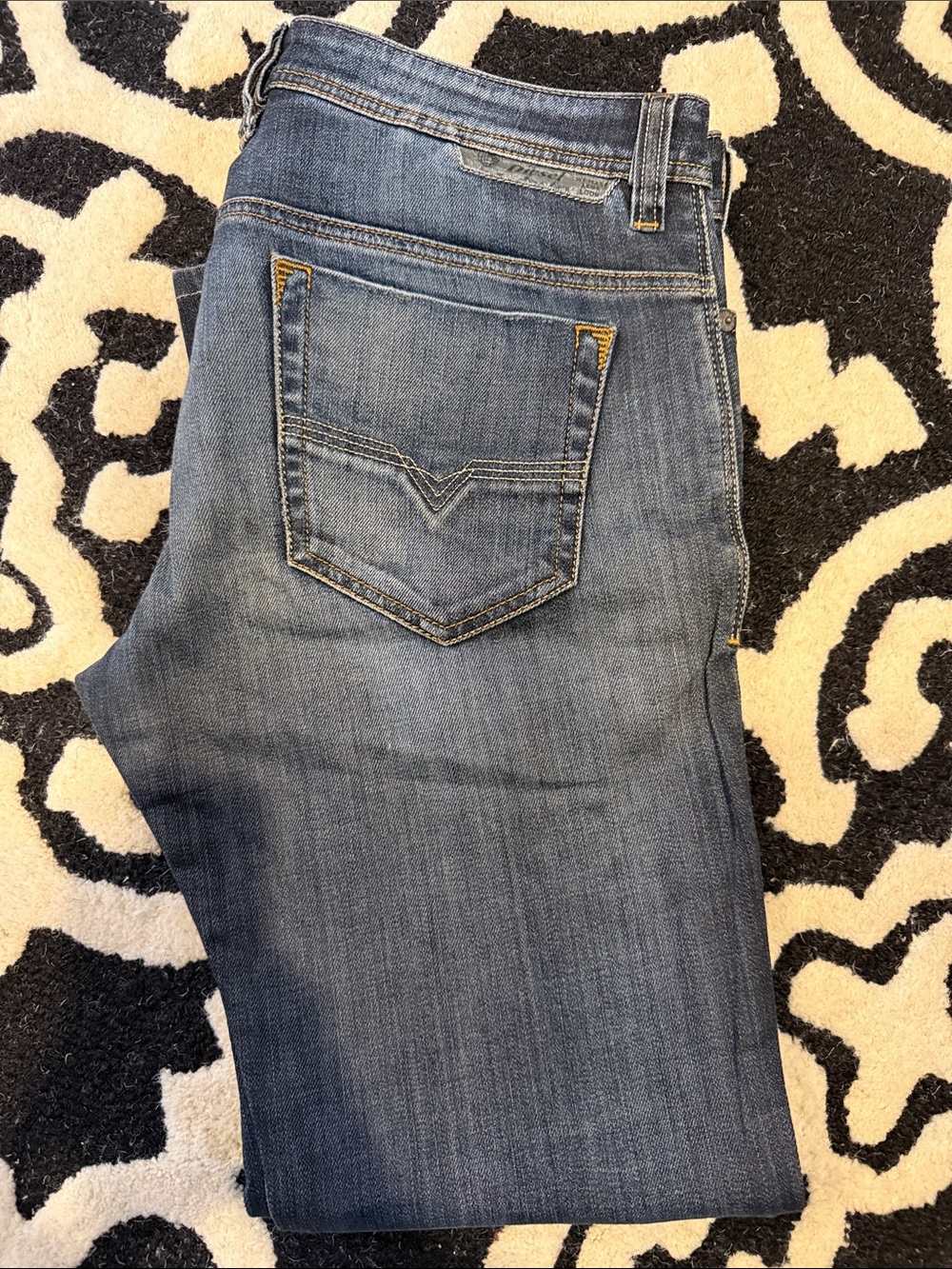 Mens Diesel Straight Leg Jeans in Medium Wash Blue- 33x30 (Safado) - Picture 2 of 11